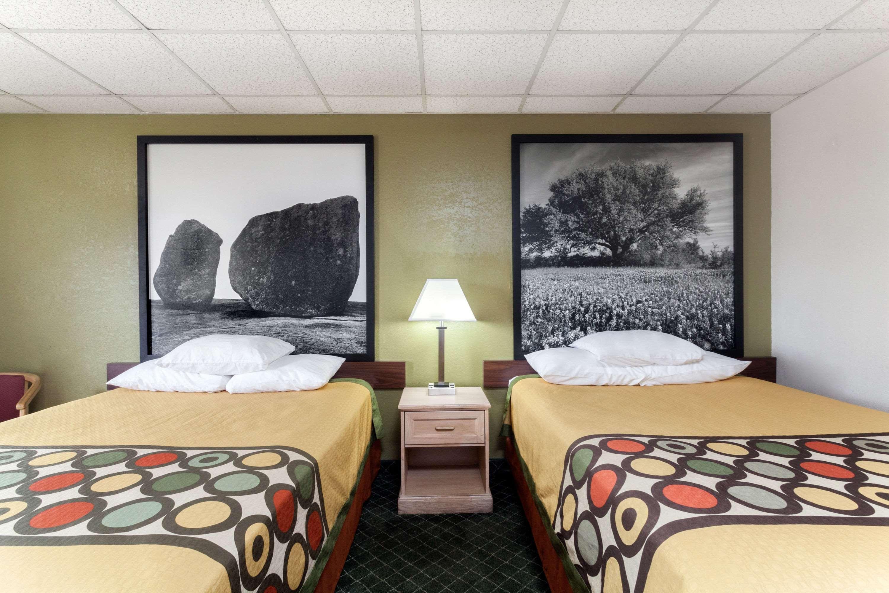 Hotel Super 8 By Wyndham Fredericksburg Exterior foto