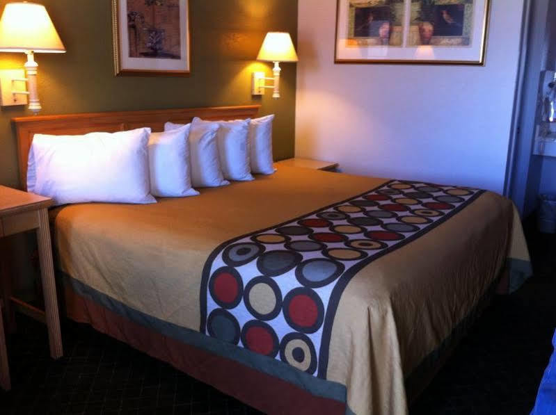 Hotel Super 8 By Wyndham Fredericksburg Exterior foto
